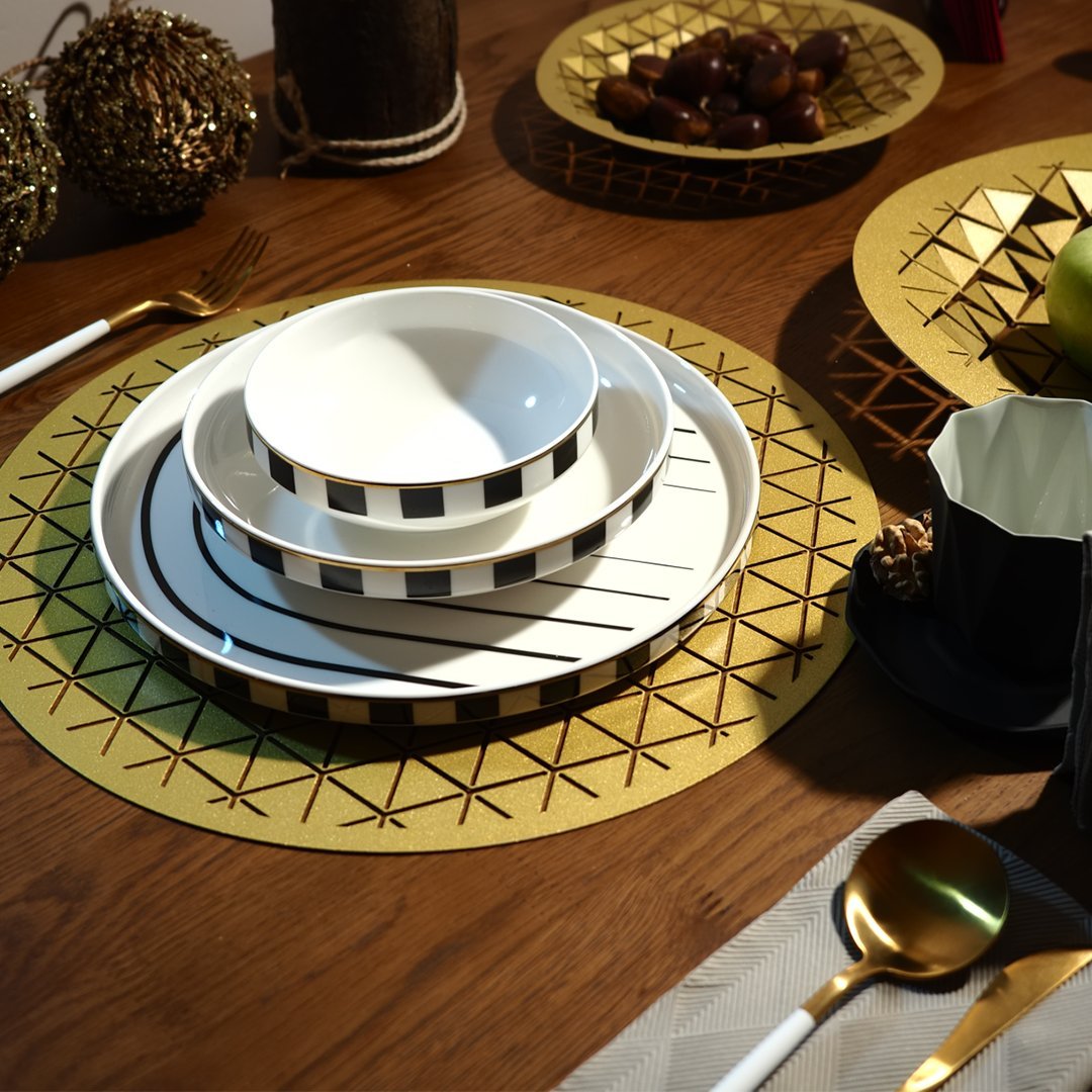 Luminous Circle Metal Table and Wall Decoration - APH140