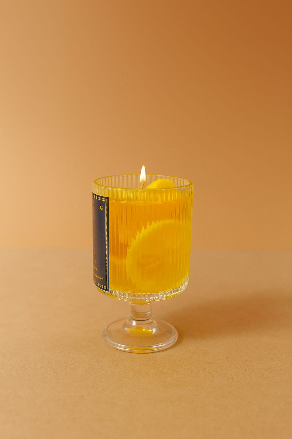 Handcrafted Cocktail Glass Candle with Soy-wax Citrus slice   – Sunset-Inspired Decorative Candle